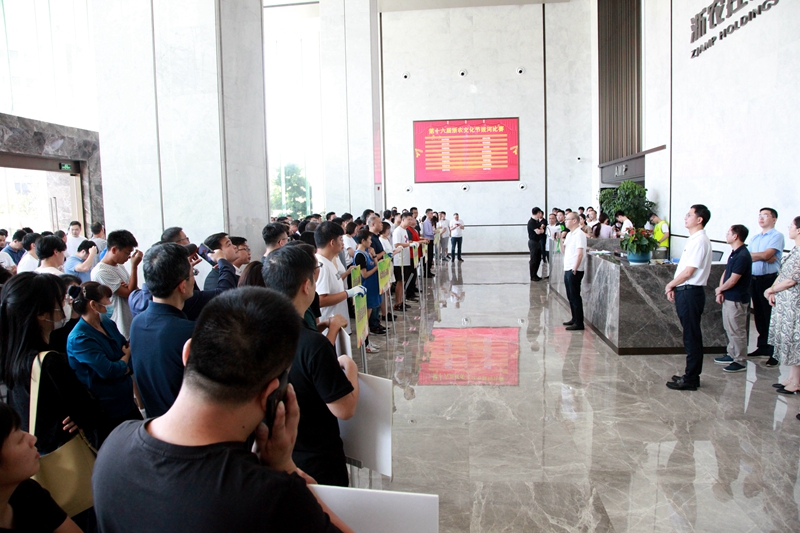 浙農(nóng)文化節(jié)火熱開幕 拔河比賽&ldquo;燃爆全場&rdquo;