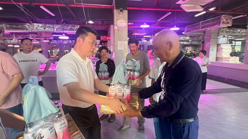 浙農(nóng)市集開展&ldquo;夏日送清涼&rdquo;慰問(wèn)活動(dòng)